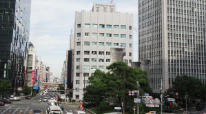 大阪駅前歩道橋から曾根崎警察全景